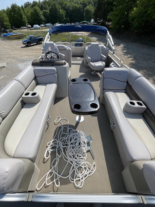 Savor the natural beauty of Glen Lake with Bennington 24 SCWX Pontoon!