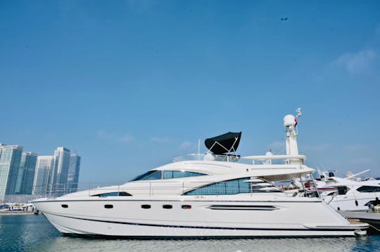 Luxurious Fairline 65ft Yacht For Rent 