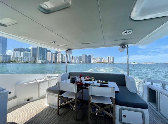 Yacht Azimut FlyBridge de 70€ pour une croisière de luxe à Miami !