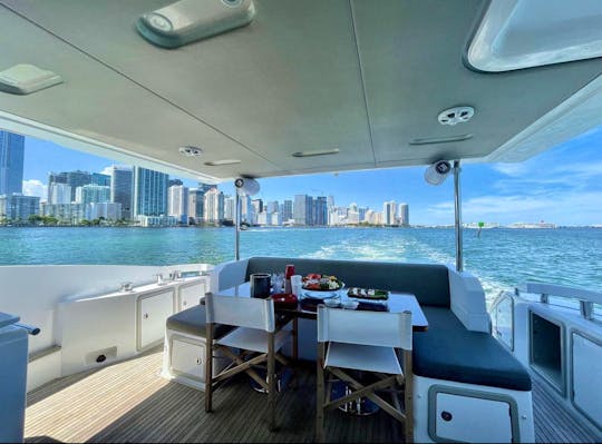 70 Azimut FlyBridge Yacht for luxury cruise in Miami!