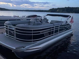 150HP Luxury 2023 Bennington Pontoon Boat on Lake Oconee