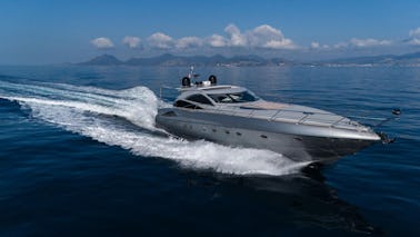 Location d'un méga-yacht de luxe Sunseeker Predator 68 sur la Côte d'Azur, France