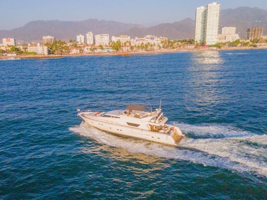 VITA | Iate a motor de luxo Ferreti de 80 pés, experiência ideal em Puerto Vallarta.