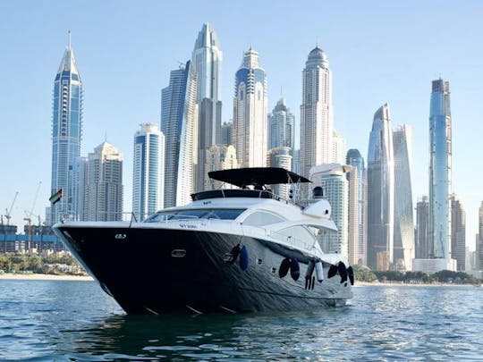 Yate de lujo de 90 pies para 50 huéspedes en Dubai Marina