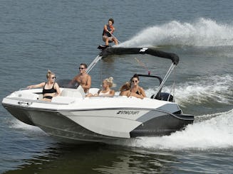 Croisière abordable dans la baie de Galveston avec un luxueux bateau ponté | Nouveau et spacieux