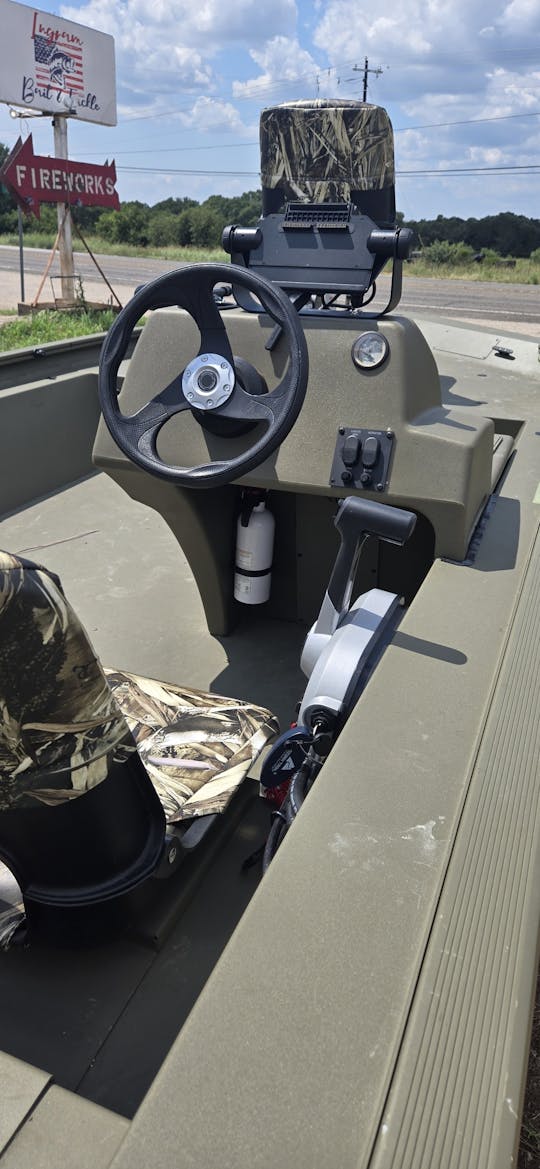 Tracker 1754 Fishing and Family Boat - Day or Night Trips