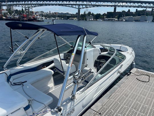 Tour/Swim Lake Union & Lake Washington Seattle in this 24' 10 person Bowrider!