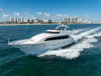 ¡Power Mega Yacht 94 Lazzarra Tranquility en el agua! 