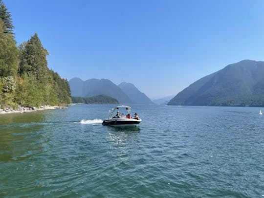 Bateau à moteur Larson LX859 (lac Cultus, Golden Years Park, Vancouver)