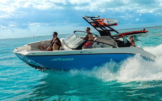 NOUVEAU BATEAU DE SURF YAMAHA (CAPITAINE ET ESSENCE INCLUS)