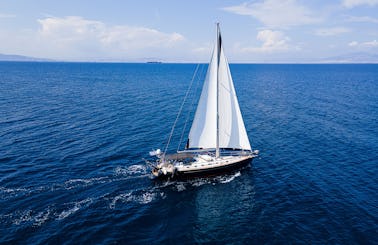 Private luxury sailing cruises in Athens
