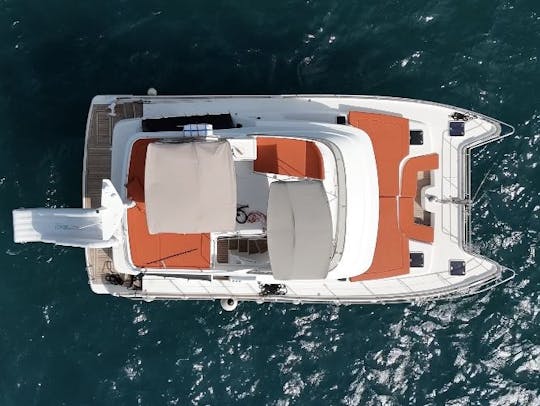El catamarán Lagoon Power 44, está anclado en Marina Fontana