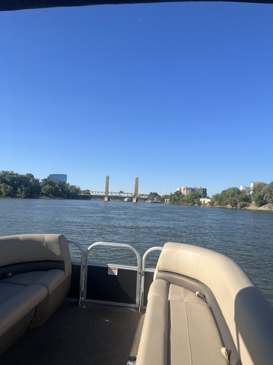 New 18ft pontoon boat available for you to explore beautiful Sacramento 