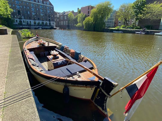 Tour privado en barco de caña abierta en Ámsterdam, Países Bajos