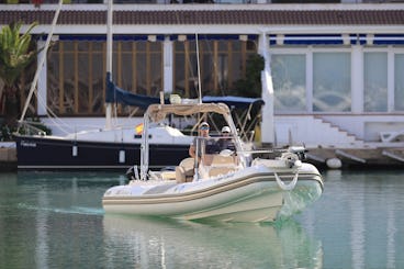 Excursion à Alcossebre avec un bateau BSC 78 propulsé par une Suzuki de 250 ch