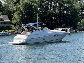 36ft Regal 3560 Sports Yacht on Lake Norman