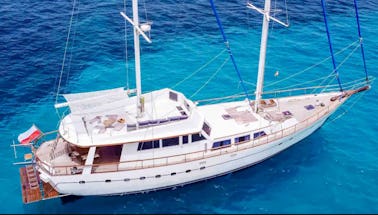 Spacious 24Meters Long Yacht Lagaro / 5 Cabins