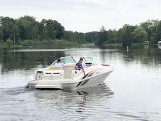 Terrasse SeaRay de 21 pieds pour le lac Pewaukee. Autres lacs sur demande.