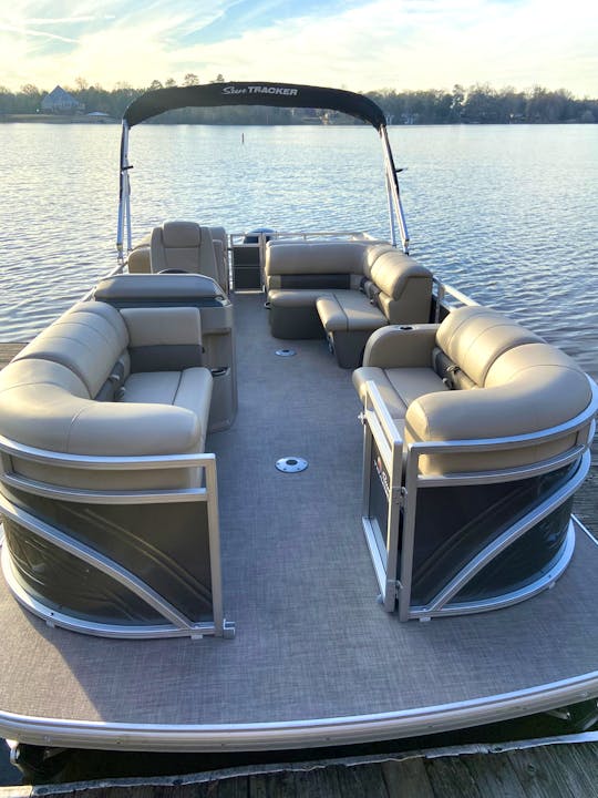 ☀️NEW 2024 Tracker Pontoon!! Rent me and have a great day on the water!