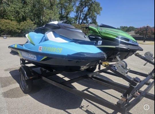 2 jet-skis Sea Doo sur le lac Lewisville 