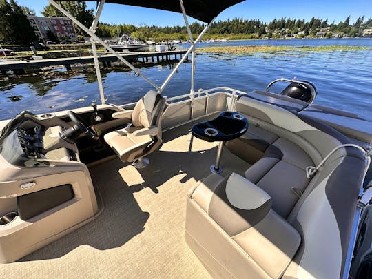 24 Luxury Tahoe Pontoon Cruising Boat in Bellevue, Washington