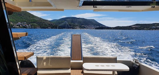 Cruise in Style: Book the Ferretti Fly 43 for Your South Croatia Adventure