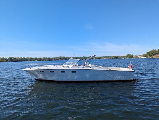 Croisière sur le lac Minnetonka à bord d'un yacht Magnum de luxe de 40 pieds