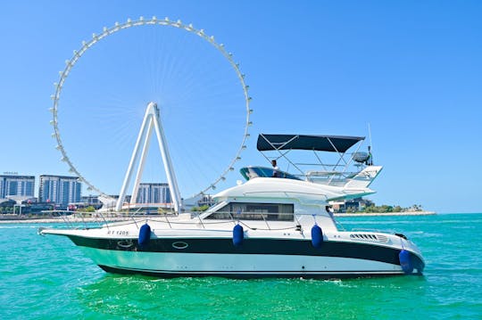 Expérience ultime en yacht à Dubaï : affrétez un magnifique navire pouvant accueillir jusqu'à 12 personnes