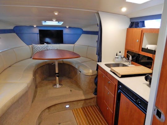 Luxury 32ft Bayliner Yacht Accommodates Up To 10 People