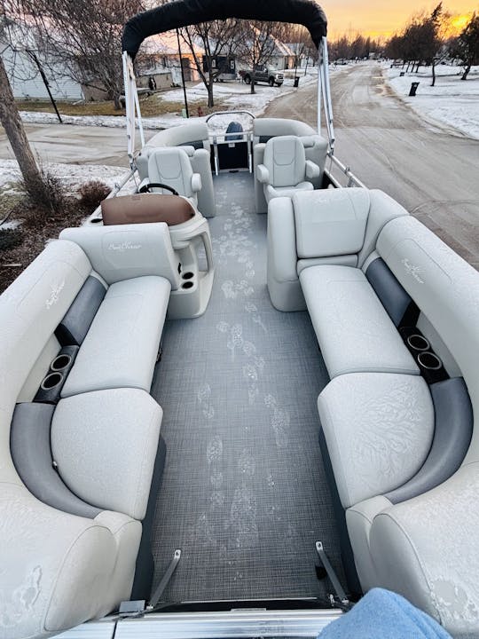 Set Sail on Adventure - 2024 SunChaser Pontoon com pernas marinhas em Cormorant | Comporta 12