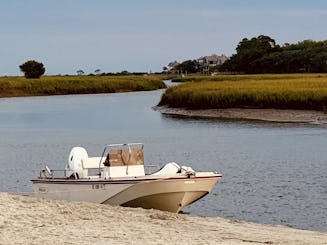Bancos de arena, arroyos y playa de Folly Beach en barco en un Boston Whaler de 20 pies