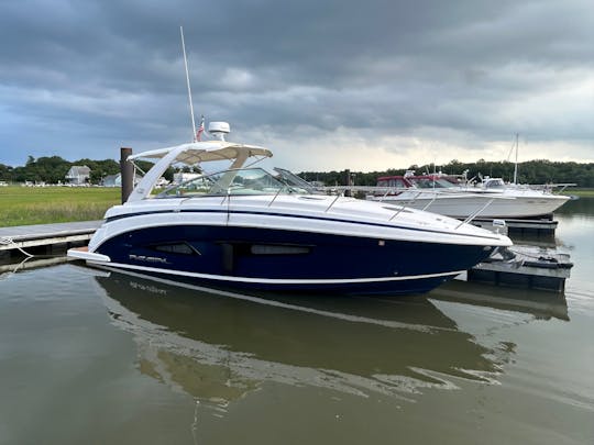 Beautiful & Modern 35 Foot Express Cruiser!!