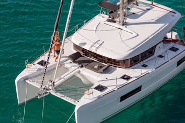 Luxurious Catamaran 39ft Lagoon for 12 people in Andalucía, España