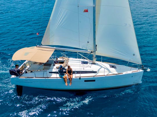 Jeanneau Sun Odyssey for an Intimate Cruise in Montego Bay