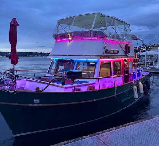 Hunky Dory Boat! Lake Union Lake WA tours, Karaoke system, Two mini fridges!