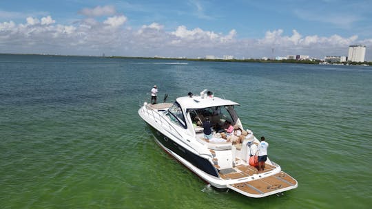 ALEGRIA | Profitez de ce yacht Doral de 48 pieds au bord de la mer des Caraïbes. 