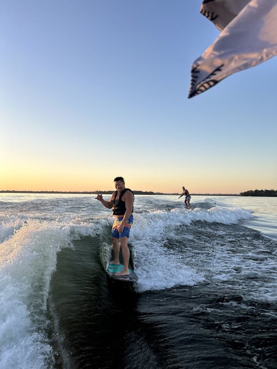 Surfe, cruzeiro, diversão!! 2023 Centurion RI230 em MN Lakes