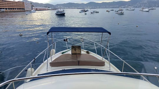 Ferretti 48ft Luxury Yacht on the Beautiful Acapulco Waters!