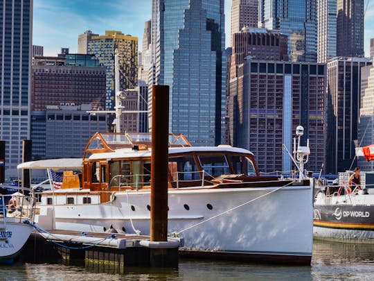 52ft Cruiser - New York Harbor Tours Aboard a Classic Yacht