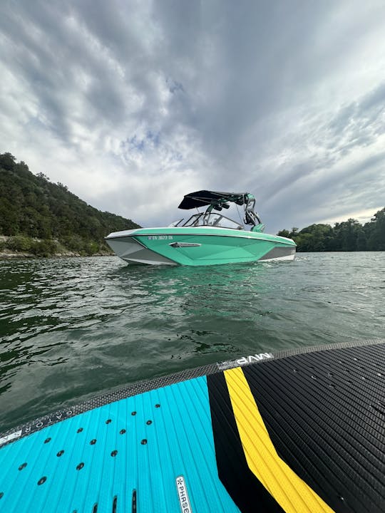 Luxury 12 Passenger 23ft Nautique Surf Boat - Lake Austin and Travis