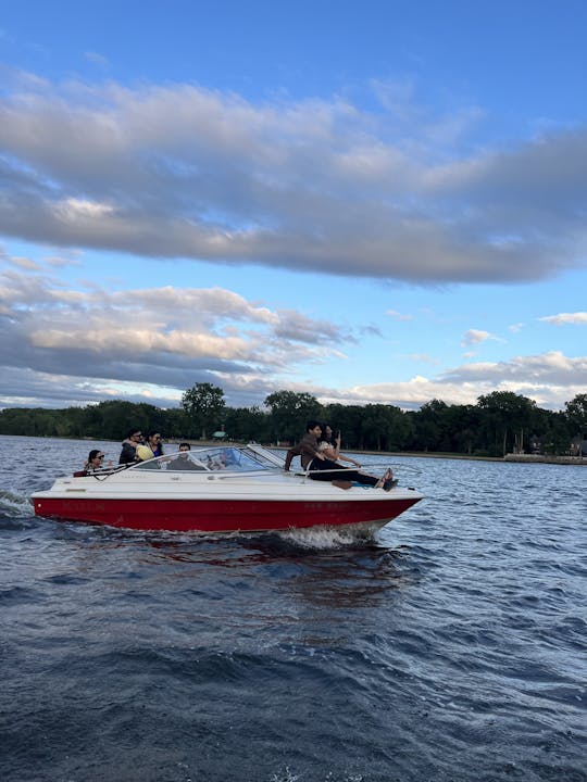 20ft Maxum Speed Boat - 6 Person Capacity
