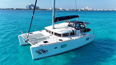 42ft Luxury Catamaran Private Charter / Capacity 40 people
