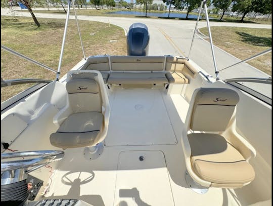 Le luxe à Pompano Beach ! Louez notre bateau scout de 21 pieds pour 8 personnes ! ⛵️ 