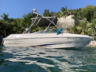 Divertido barco para navegar cerca de Ixtapa