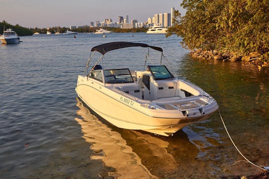 Cuarto de baño a bordo del Four Winns Bowrider 24, Hallandale Beach, Sunny Isles