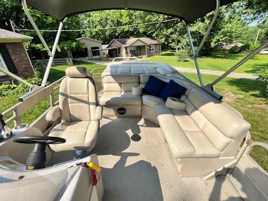 22' Bentley Pontoon - Enjoy a day of luxury and fun in the sun!