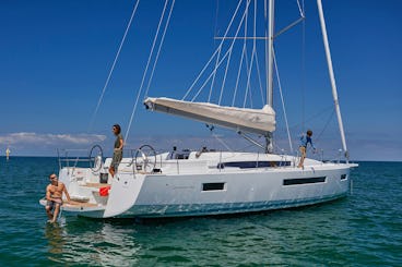 Experiência mágica de veleiro - Sun Odissey 490 Sailboat