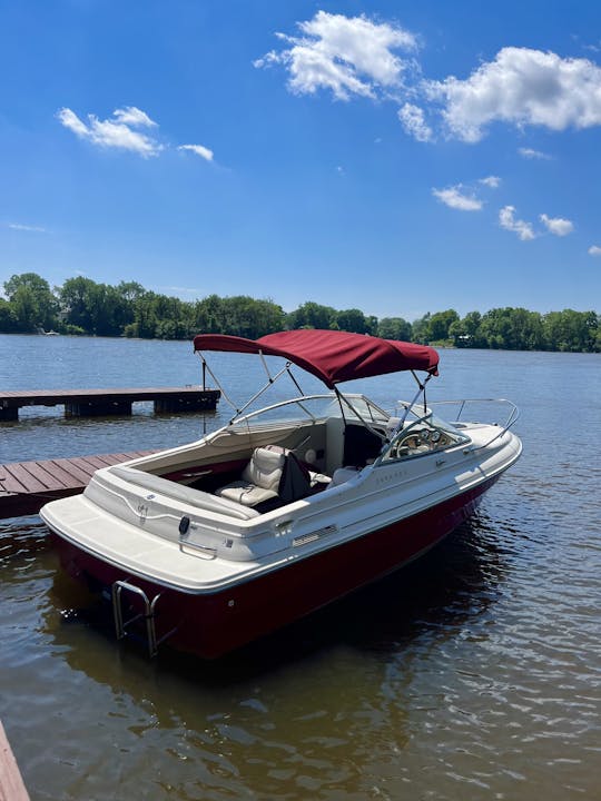 Bateau à vitesse maximale de 20 pieds - Capacité de 6 personnes