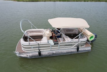 Tritoon para 12 personas y 24 pies con motor de 150 CV en el lago Lewisville, Texas (¡Lirio Pad gratis!)