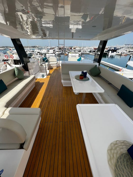 Modelo 2024 Aura 62 FT. Alquiler de yates de lujo en Dubái, Emiratos Árabes Unidos